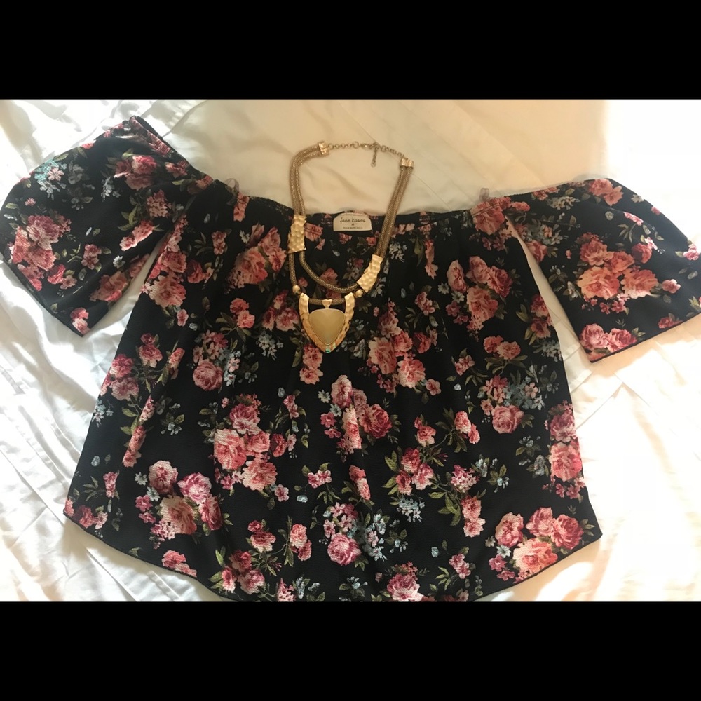 Beautiful Off the shoulder crop top